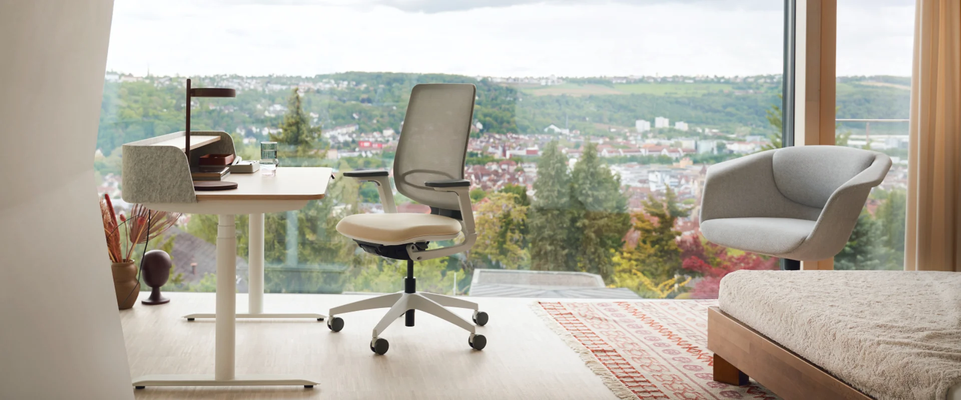 se:flex Bürostuhl, flexibel einsetzbar se:flex Bürostuhl in einem Schlafzimmer mit Home Office Ecke