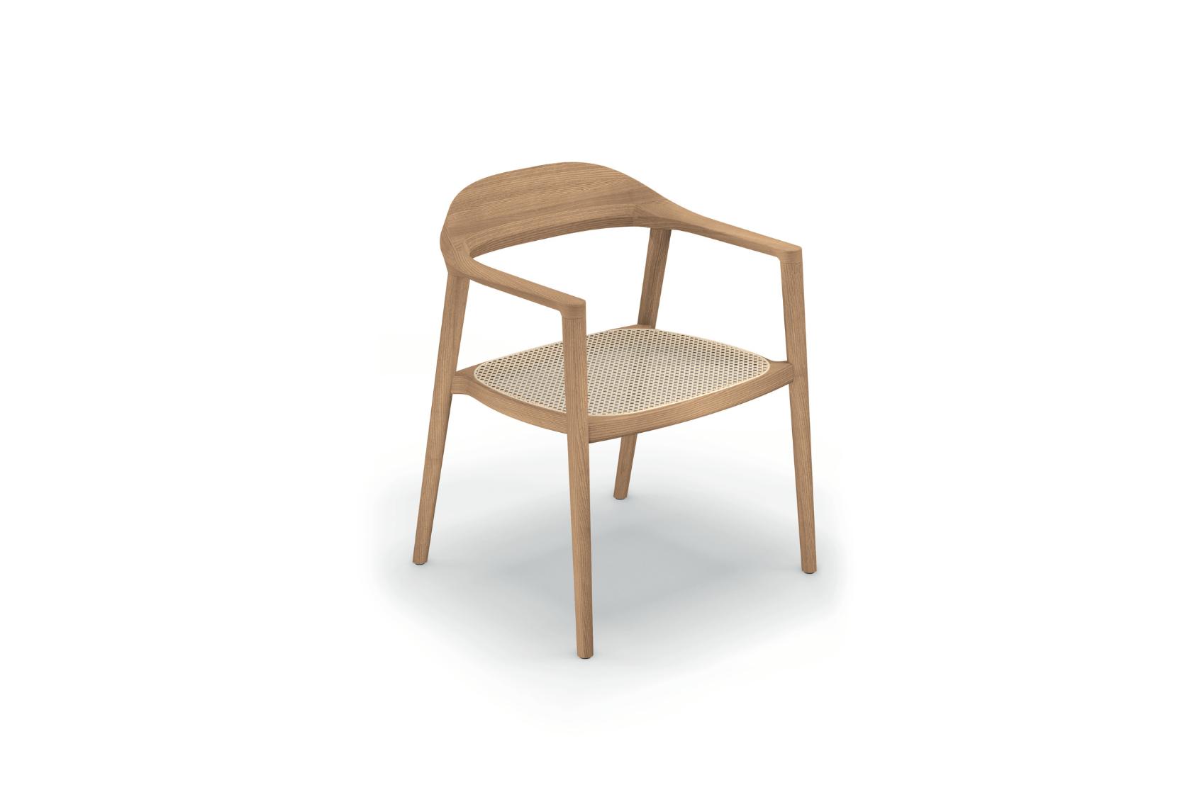 se:café wooden chair aus hellem Holz mit Wiener Geflecht und klarer, moderner Form
