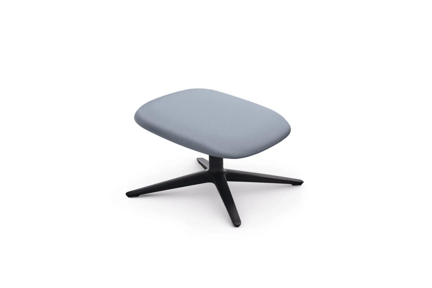 se:lounge Ottoman Hocker mit graublau gepolstertem Sitz und schwarzem vierbeinigen Metallfuß