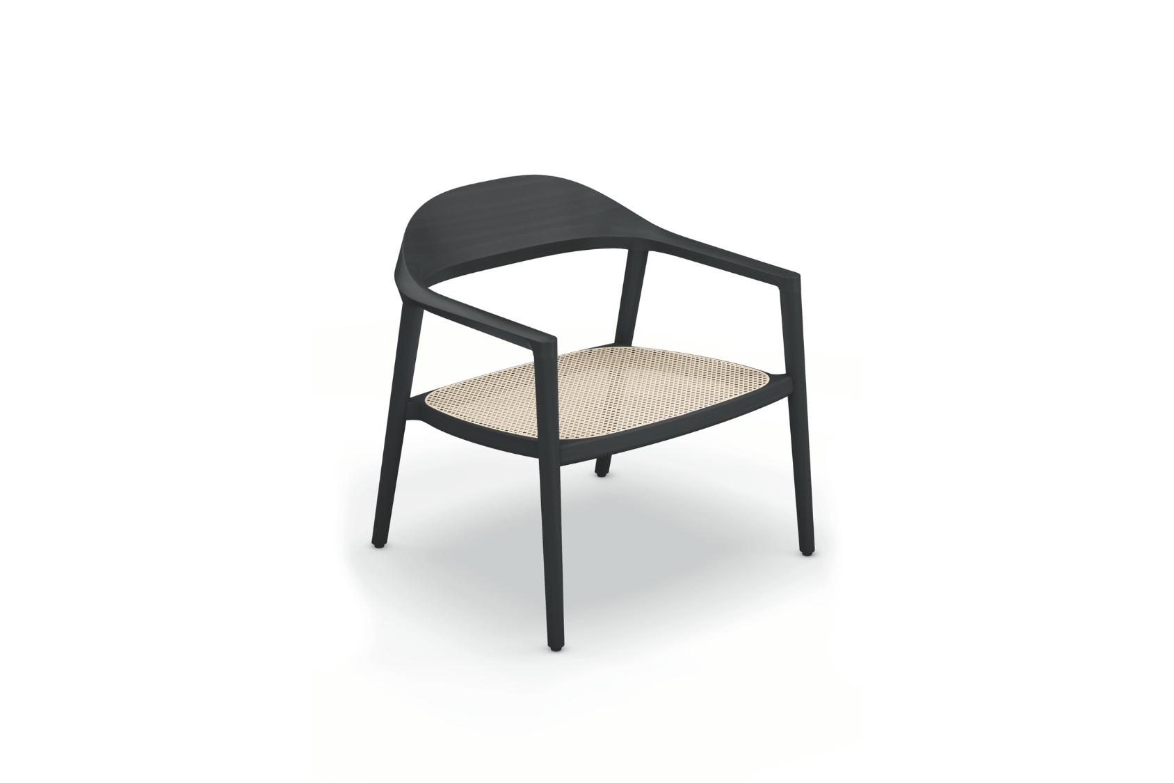 se:café wooden chair mit schwarzem Holzrahmen und hellem Wiener Geflecht als Sitzfläche